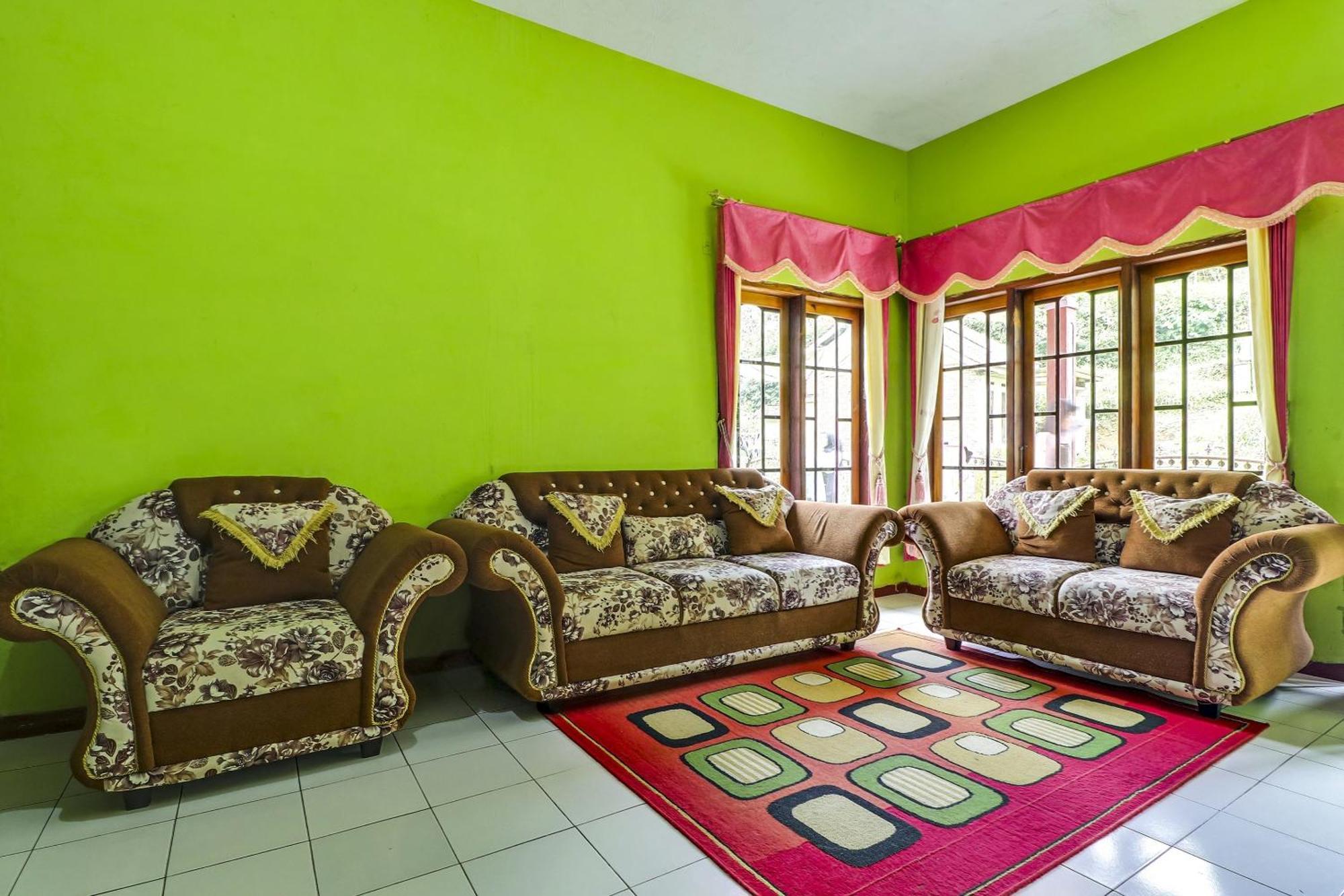 Oyo Homes 90956 Desa Wisata Guranteng Pendjalu Exterior photo